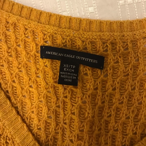 AEO Textured Yellow V-Neck Sweater XS - Picture 4 of 5